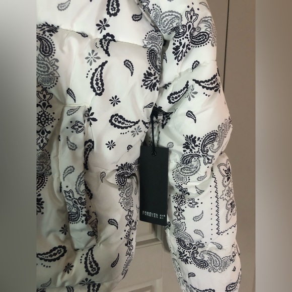 NWT Bandana print puffer jacket - Picture 3 of 5